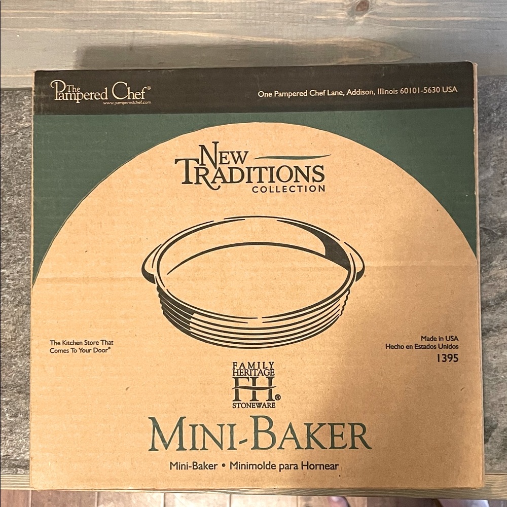 Pampered Chef New Traditions Mini Baker, White (Vanilla) #1351 Discontinued NEW
